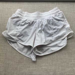 lululemon white low rise size 4 hotty hots 2.5 inseam